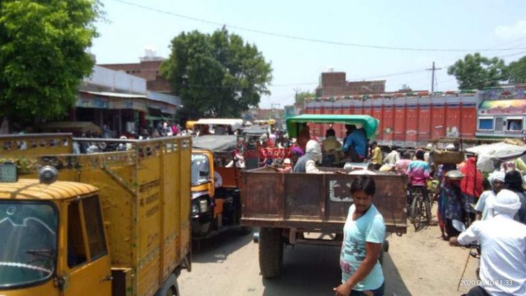 लाॅकडाउन अनलाॅक होने के बाद सड़क पर लगा जाम