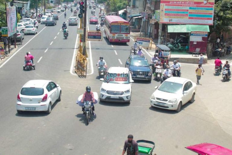 55 घंटे के लॉकडाउन के बाद सड़कों पर दोबारा हुई आवाजाही