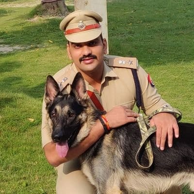 प्रतापगढ़ के ईमानदारी में पुलिस अधीक्षक अनुराग आर्य की तरह पुलिस वालों को ईमानदार बनना चाहिए