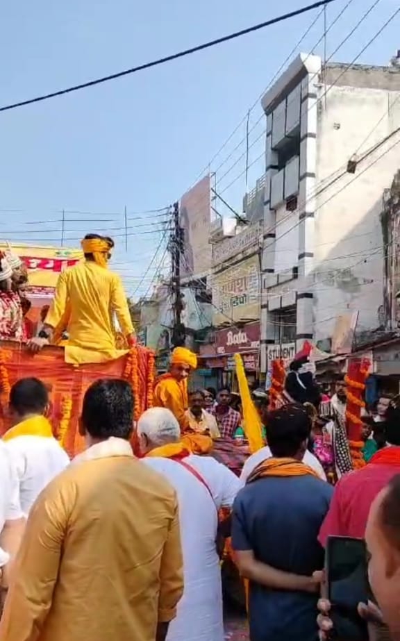 गाजे बाजे के साथ धूमधाम से निकली मां दुर्गा की प्रतिमा विसर्जन शोभायात्रा