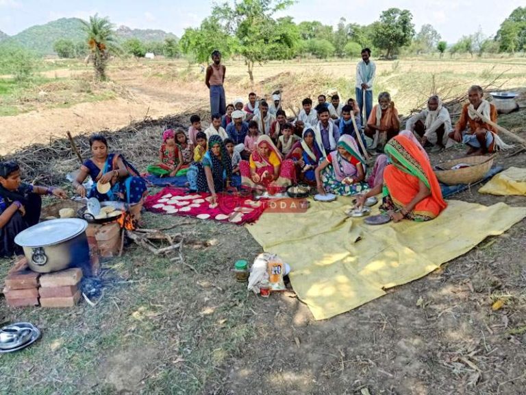 घरार नदी से अवैध कब्जे हटाने की मांग की श्रमदानियों ने, टूटे पड़े चैकडैमों को दुरुस्त कराने की मांग