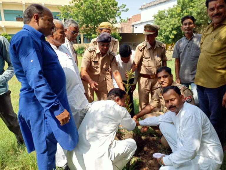 महात्मा गाँधी व लाल बहादुर शास्त्री जी की जयंती पर राष्ट्रीय पत्रकार सुरक्षा परिषद ने किया वृक्षारोपण