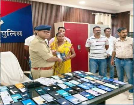 रायबरेली पुलिस ने 15 लाख 65 हजार के 101 मोबाइल फोन बरामद किए